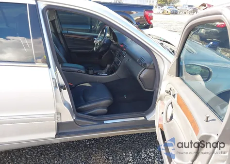 2004 Mercedes-Benz C 240 4Matic z USA, uszkodzony, nr VIN WDBRF81J24F475713